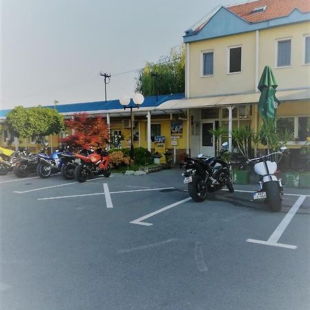 Готель Moto Klub Brod Екстер'єр фото
